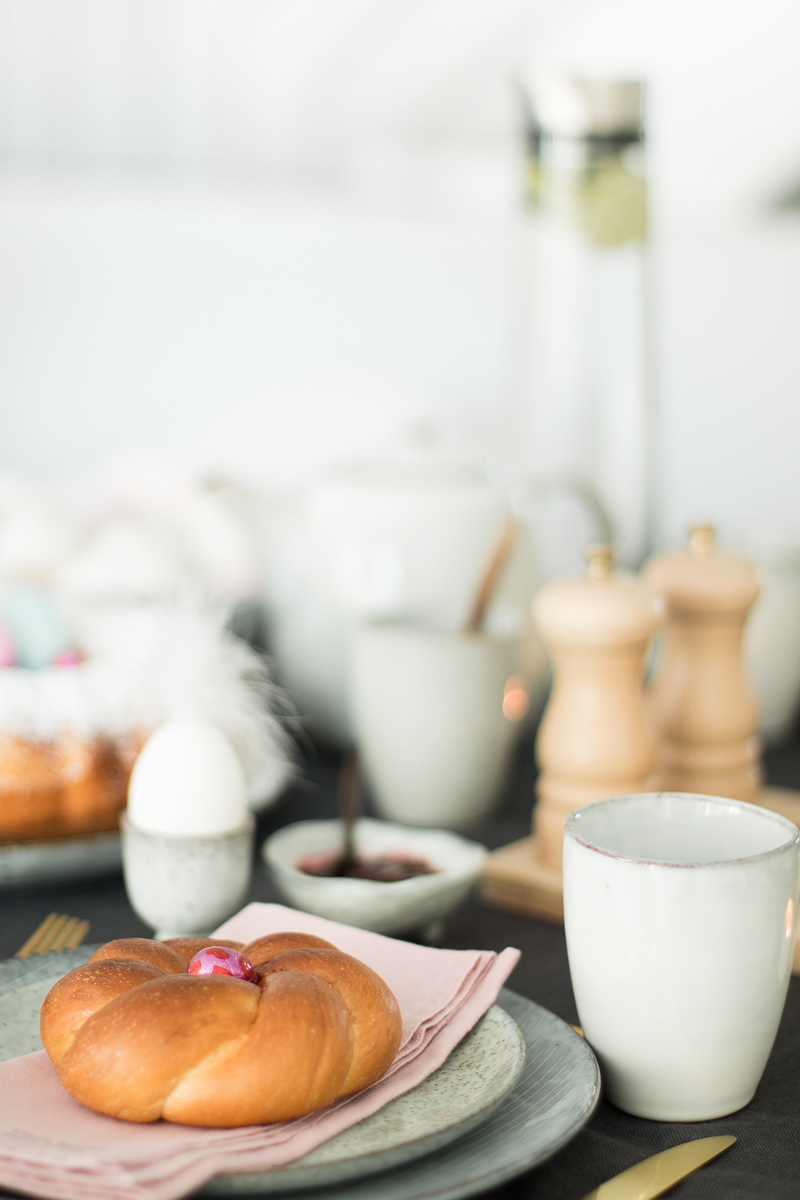 Schnelles Rezept für Eierlikörkuchen I Tipps für das einfache Verzieren von Ostereiern