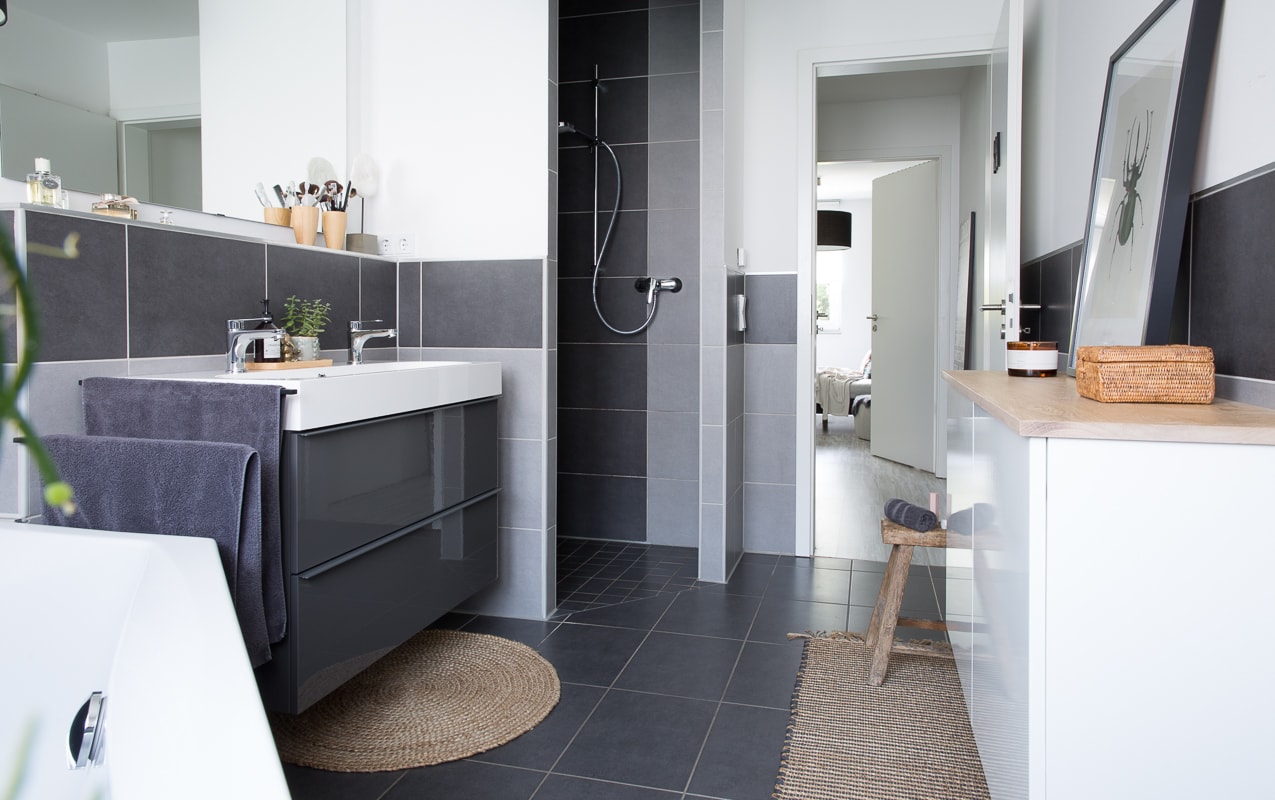 Badezimmer neu gestalten & Küchenschrank upcyceln | günstiges Badezimmer-Makeover | Raumkrönung - Wohnblog, Wohnberatung & Einrichtungstipps